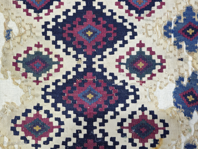 Antique Anatolian TURKİSH kİLİM fRAGMENT With fine weaving
sİZE:95X72 CM                        