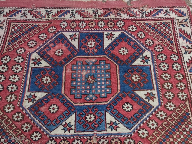 West Anatolian Bergama rug
Size=203x150 cm
Please Contac us
salaberina@gmail.com                          