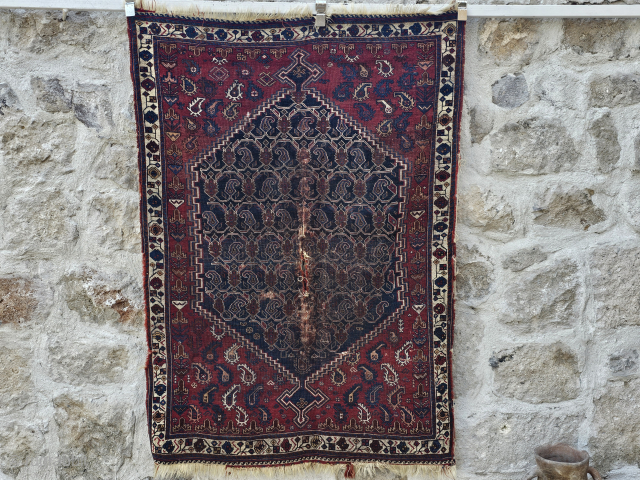 Antique Afshar carpet
It has a fine weave
Size:180x130 cm                         