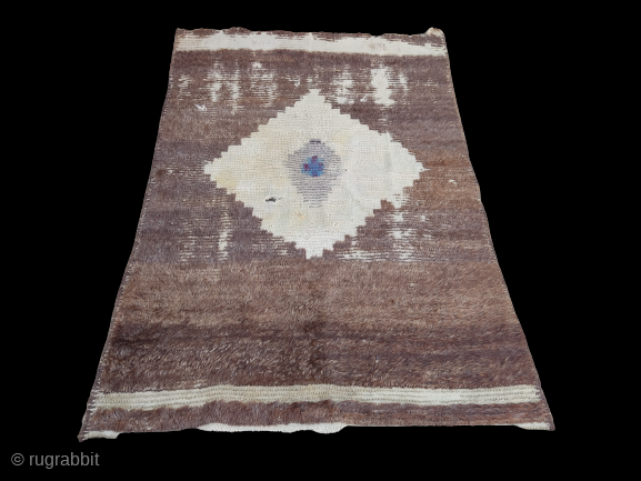
Antique Konya Karapınar Tulu
Mohair rug
This piece was used for worship and the cross in the middle was covered with blue paint.            