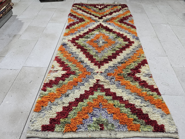 Central Anatolian Hasandağı Sepherd's bed rug
Size:116x293 cm(3'10x9'8)  ft
Please contact via email
salaberina@gmail.com                     