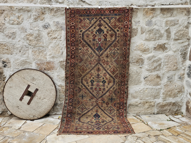 Camel wool ground color Persian Rug
Size:260x122cm                           