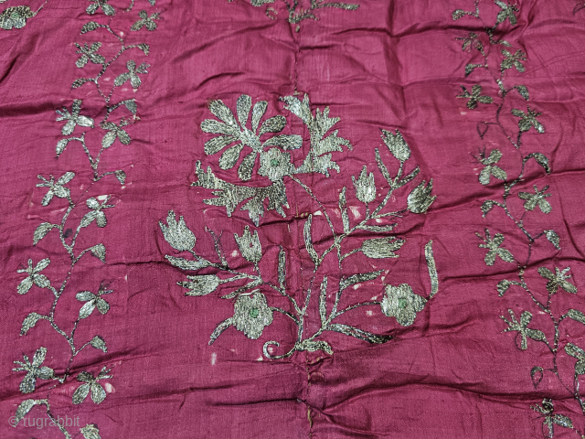 Silver embroidery on silk fabric. Antique Ottoman period quilt.
Size:147*215 cm                       