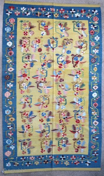 Vintage rug woven in Bessarabia, 20th century. Vegetable dyes, rug in perfect condition, very decorative. Exceptional quality product.

Origin : Bessarabia
Period : 20th century
Size : 260 x 158 cm
Material : wool on wool
Perfect  ...