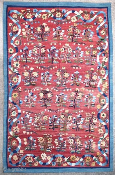 Vintage rug woven in Bessarabia, 20th century. Vegetable dyes, rug in perfect condition, very decorative. Exceptional quality product.

Origin : Bessarabia
Period : 20th century
Size : 255 x 171 cm
Material : wool on wool
Perfect  ...