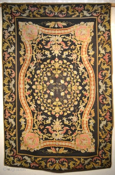 Needlepoint rug, French work from the late 19th or the early 20th century. Very decorative and in very good condition.

Origin : France
Period : around 1900
Size : 190 x 127 cm
Material : wool  ...