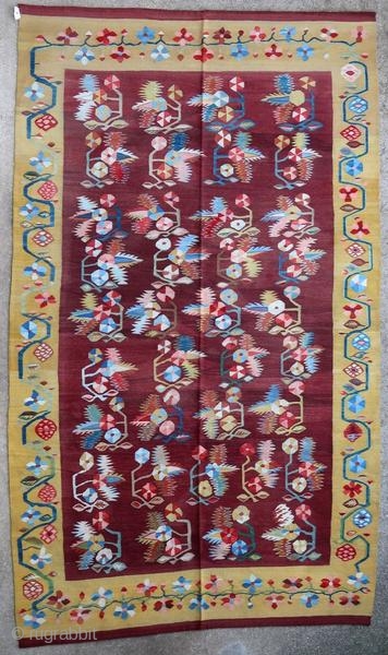 Vintage rug woven in Bessarabia, 20th century. Vegetable dyes, rug in perfect condition, very decorative. Exceptional quality product.

Origin : Bessarabia
Period : 20th century
Size : 262 x 158 cm
Material : wool on wool
Perfect  ...