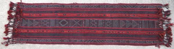 Old woven band from southern Tunisia. Complete.

Origin : Tunisia
Period : first half of the 20th century
Size : 190 x 55 cm
Material : wool on wool
Perfect condition
Handwoven

This kilim has been cleaned by a  ...