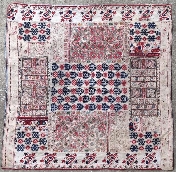 Assembly of Greek embroidery, 19th century, with some wear and an ink stain.

Orgin : Greece
Period : 19th century
Size : 87 x 87 cm
Material : wool and silk on linen
Some wear, an ink  ...