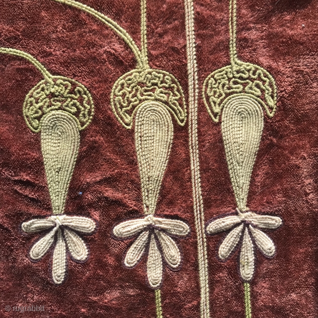 2 panels of embroidered velvet, art nouveau from Vienna, 310 x 63 cm                    