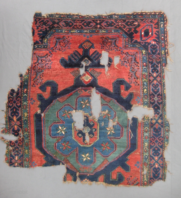 Fragment of a very unusual Armenian rug that we found during our travels in the Caucasus this summer. Brown woolen warps and a double and occasionally triple red weft.
Size: ca.150 x 140 