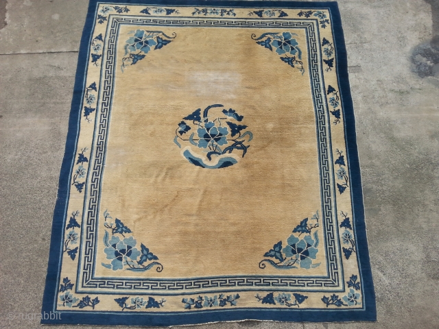 Calmly beautiful chinese carpet. circa 1900. Mostly good pile. Smallish bald patch.  

size: 9'8 x 8'2



                