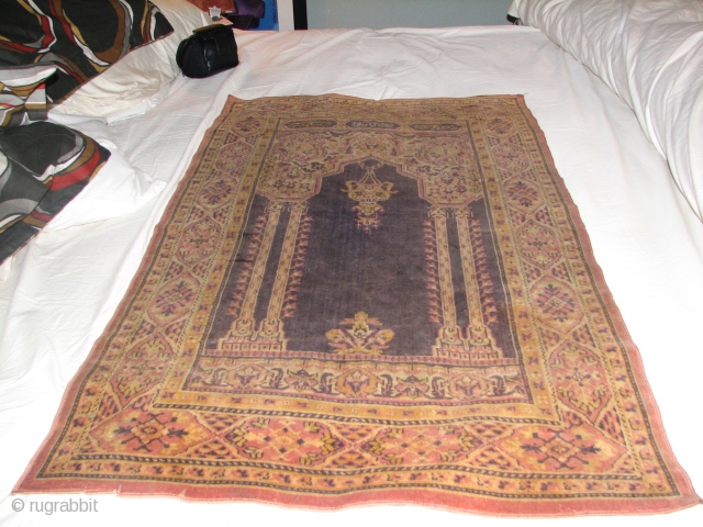 Prayer Rug
Ghiordes style
65 cm (25.5 in) x 112 cm (44 in)
                      