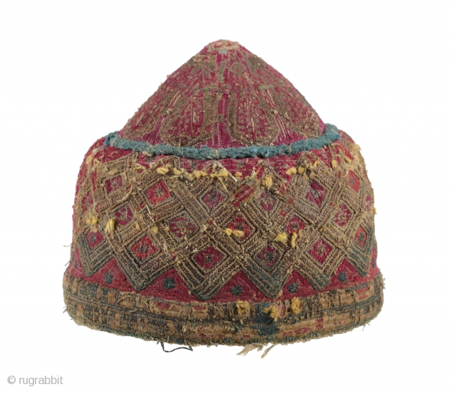 hat from central asia - 1900s - 93670
almost
51,50 cm = 20,28" = circumference
16,00 cm = 6,30" = height               