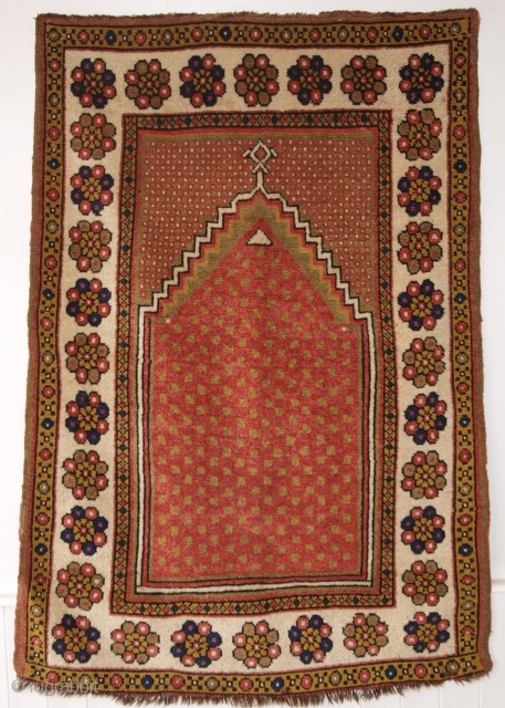 Antique Turkish Monastir prayer rug of classic minimalistic design with superb rose red field. www.knightsantiques.co.uk Size: 4ft 11in x 3ft 3in (151 x 100cm).

Circa 1900.

The rug has very soft wool and a  ...