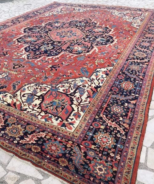 Antique Heriz carpet with a very well-drawn large medallion and excellent clear soft colours. www.knightsantiques.co.uk 
Size: 15ft 1in x 11ft 2in (460 x 340cm). 
Circa 1900.

The carpet has a large central medallion  ...
