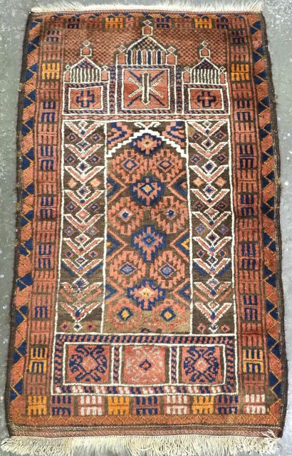Size: 4ft 7in x 2ft 9in (140 x 85cm).

Antique Afghan Sistan Baluch 'Seh (Three) Mihrab' prayer rug.

Circa 1900.

This is a good example of a seh-mihrab (three mihrab) prayer rug by the Taimani  ...