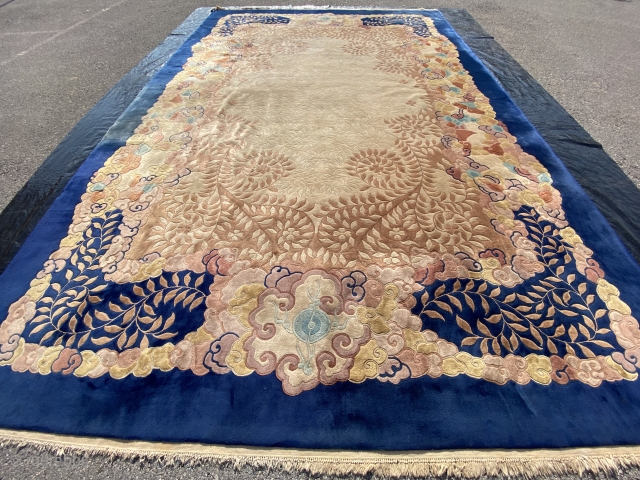 Chinese Art Déco Style Rug 500x330cm
Very good condition with some stains                      