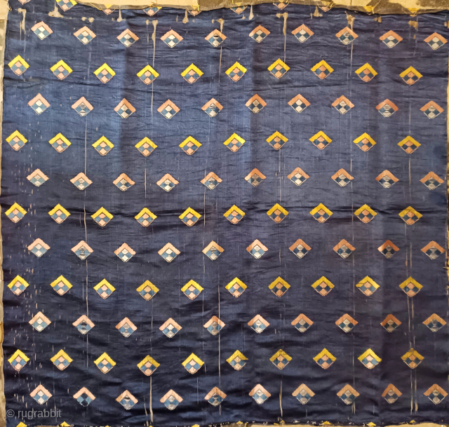 Antique silk fragment from Japon.
Edo period, first half of XVIII Century.
Size 0.73mt. x 0.70mt.
More info in DM: asolokilim@gmail.com
https://www.instagram.com/asolo_kilim_gallery/
               