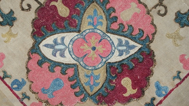 Beautiful 1880th Uzbek suzani bohca. Specatcular thin chain stitches and excellent natural dyes colours. It is very rare piece, i have not seen many of them, it is very rarely find these  ...