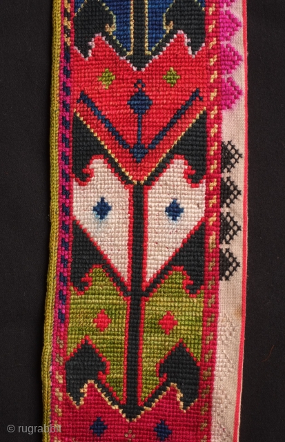 Lakai cross stitch embroidered silk belt in palmette motifs, 19th century. Excellent colors and condition including a beautiful and vibrant lime green.  7 x 101 cm. Contact danauger@tribalgardenrugs.com 7 x 101  ...