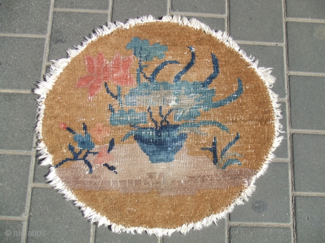 Beautiful hand-woven antiques Chinese Pecking Round Carpets
Size:56x51-cm  / 22.0x20.0-inches
1900-1920
300$ Good luck to all                   