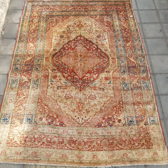 antique pure silk Tabriz Haji Jalili rug

Size: 168x120cm 

P,O,R

                        