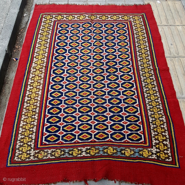 Antique shoshtar fine kilim 

Size:170x124cm

POR                            