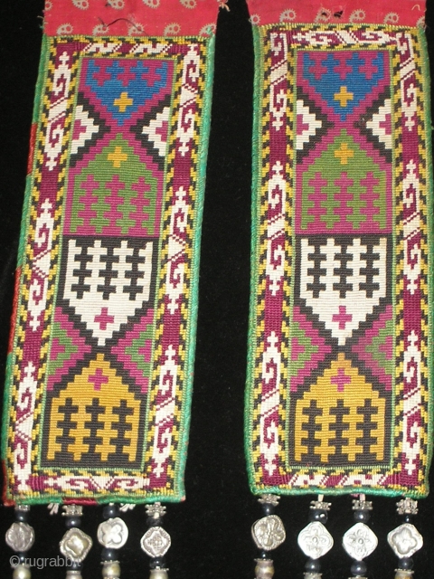 Late 19th century's pair of hair bands with some silver beads in perfect condition.                   