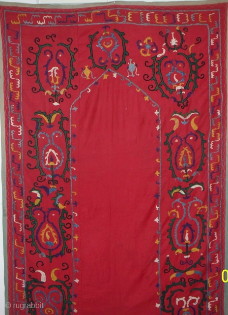 A antigue uzbek suzani beautiful colours, beautiful stitches and very good condition, i think it is sahrizabz suzani region.size: 98cm X 144cm           