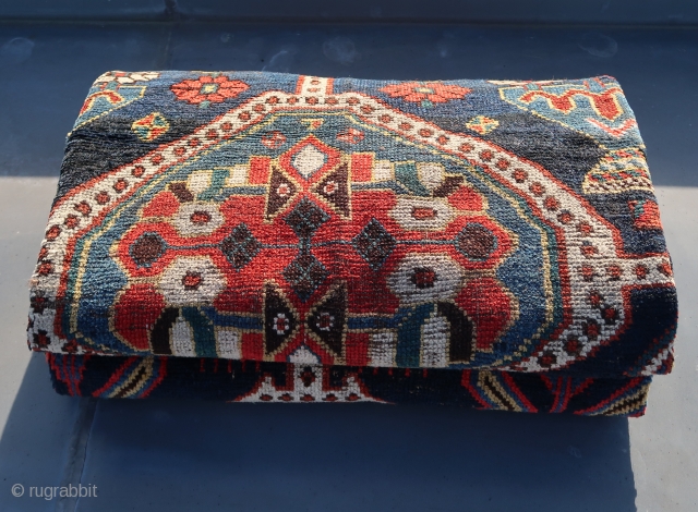 Lur,Luri / Bachtiari, Bakhtiar , wool on wool ,first qtr.20th.Cent. Even low pile, cleaned, washed. Price including worldwide transport with track and trace.
Ca. 310 cm x 145 cm.     