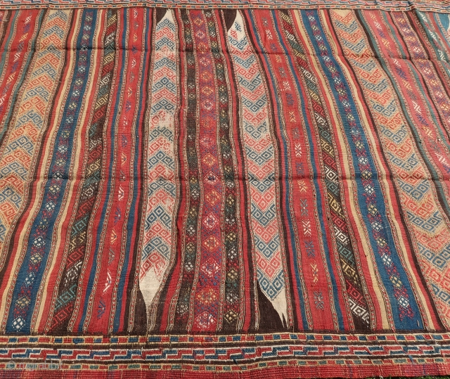 Kordi, Kilim, brocaded, ca; 345 cm x 185 cm. Wool on wool, good overall condition. Ca. 1930. See also Wilfried Stanzer. "Kordi".page 116-117.Price including worldwide transport.

Watching; Isle of Dogs ( 2018 )  ...