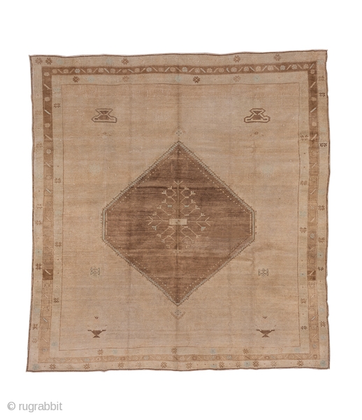 Oushak Carpet

9.8 x 10.3
2.98 x 3.13

This Oushak has an unusual single-wefted structure, almost like a Spanish rug. The golden beige open field centres  a soft brown hexagonal medallion and there are  ...