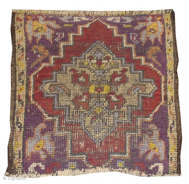 Turkish Rug Fragment
Circa 1910
0,45 x 0,50m                           