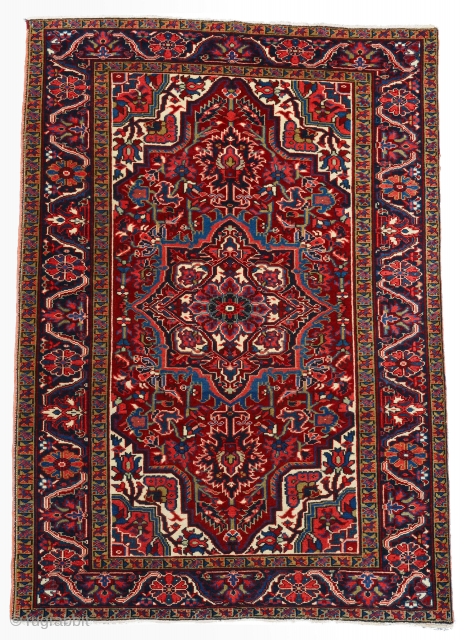 Late of the 19th Century Persian Heriz Rug in Perfect condotion size 142x194 cm                   