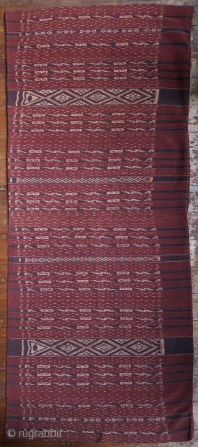 Indonesia | Early 20th C Bridewealth Ikat Tubeskirt (Kewatek Méan)

East Flores, Ili Mandiri, Bama, Lamaholot people, 1920 – 1940

Handspun cotton, natural morinda and indigo dyes, warp ikat

Woven in handspun cotton with fine  ...