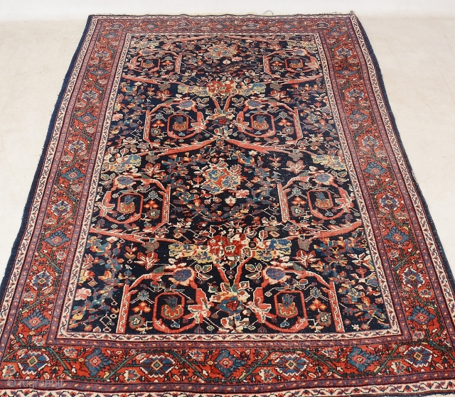 Mahal Rug with Mustafi pattern

Size: 250cm x 140cm- 98" x 55"                      