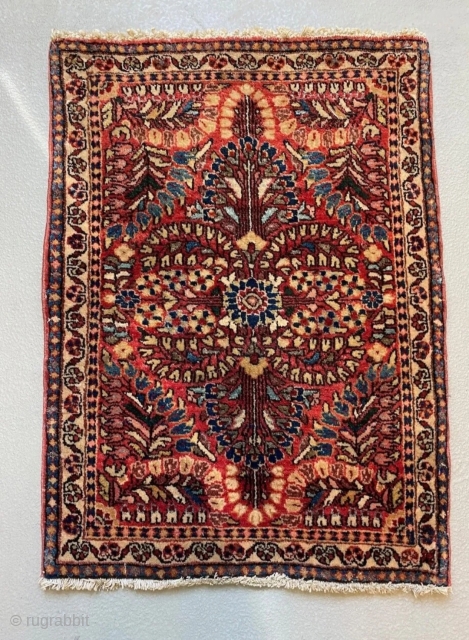 Antique fine US Sarough / Saruk with naturel dyes.  quality Wool on Cotton

77x56cm

high pile

~ 1910

Mail: goekay.sargin@yahoo.de                