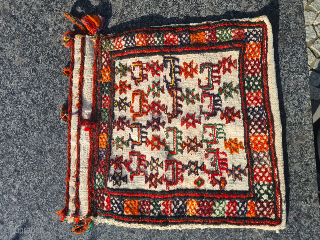 Tribal Lori or Qashqai kilim bag with sumakh embroidery (animal pattern). ~ 60x60cm. 

Please contact me directly: 

goekay.sargin@yahoo.de               