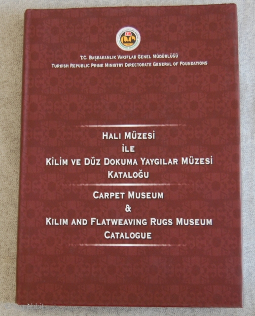 Catalogue of the Carpet Museum Istanbul. Title: Carpet Museum and Kilim and Flatweaving Rugs Museum Catalogue / Hali Müzesi ile Kilim ve Düz Dokuma Yaygilar Müzesi Katalogu. Autors: Bayraktaroglu, Suzan and Serpil  ...