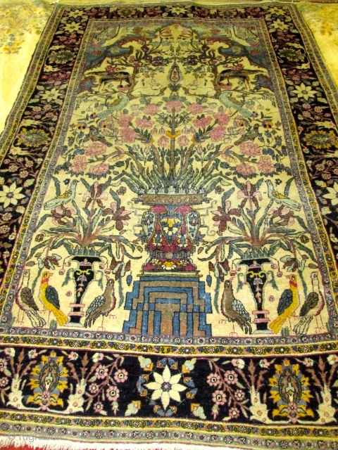 Antique Pictorial  Laver Kerman Rug.

size 4'5''x7'3''. rare and collective rug. cr 1890.                    