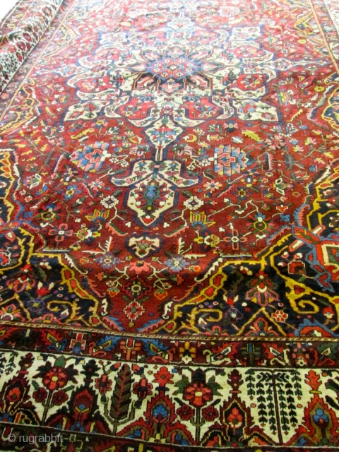 Stunning Antique Persian Bakhtyari Oriental Rug.

Size 13'x18'6''.                          