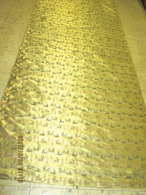 4'3''x9'9'' Antique Silk Fabric .

damage 6'' on the fabric.no dry .                      