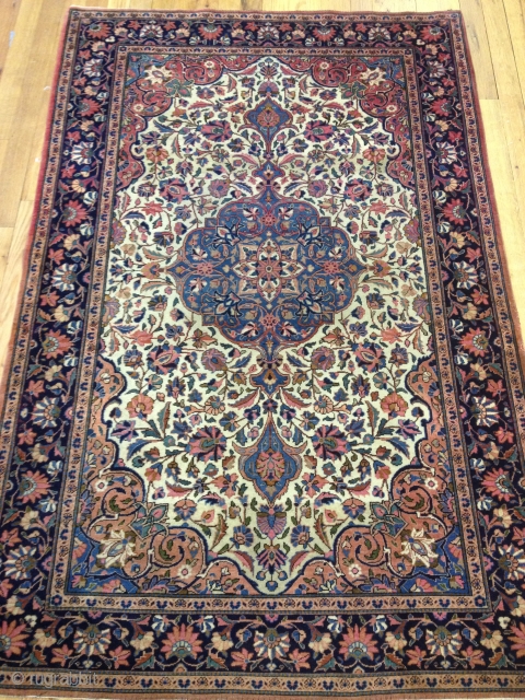 PERSIAN DABEER KASHAN
MAGNIFICENT BLUE IN THE CENTER
PRESERVED IN EXCELLENT CONDITION
3'4 BY 5'2 FT                    