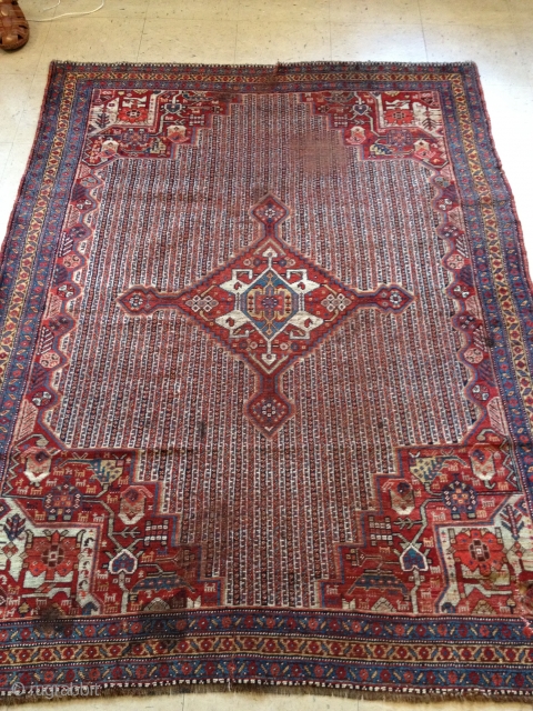 PERSIAN QUSQAI RUG
CONDITION AS SEEN
EARLY PIECE AND BEAUTIFUL COLORS
VERY FINE QUALITY
SIZE: 4'6 BY 5'10 FT                  