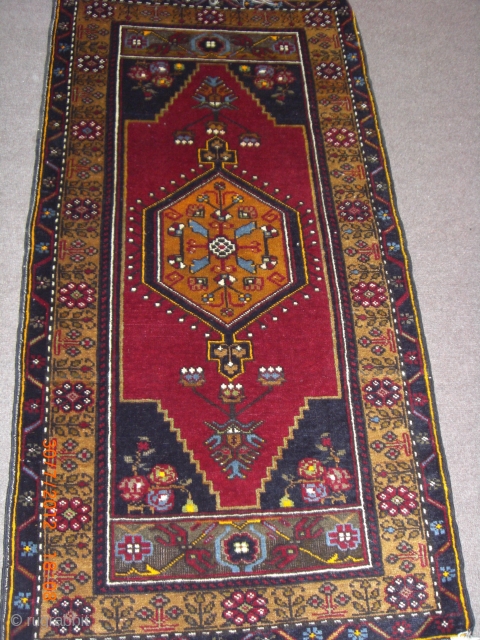 Stock no:	C1026-2000	
Quality:	WOOL&WOOL	
Origin:	YAHYALI	
Size:	75X150 CM	
NOTE:	OLD-SEMI ANTIQUE	
                             