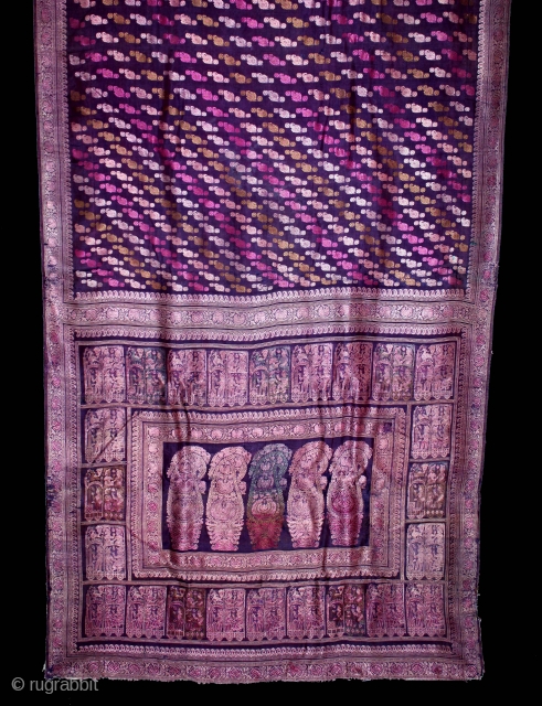 Baluchar Sari woven in silk Brocade From Murshidabad,West Bengal,India.Circa 1900.Here the pallu of the sari is decorated with large paisleys set within a border of human figures.Its size is length 438cm.(DSE03930).  