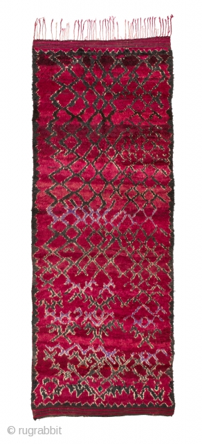 TM 1949, Ait Seghrouchène du Sud, Ait bou Ichauen, eastern High Atlas / plateau du Rekkam, Morocco, 1980s, 390 x 140 cm (12' 10'' x 4' 8''). 
www.berber-arts.com     