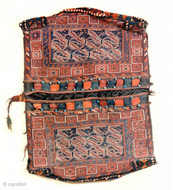 Bakhtiari saddle bag . 4'5"x3'2" (135x96 cm)  complete, no damage.                      