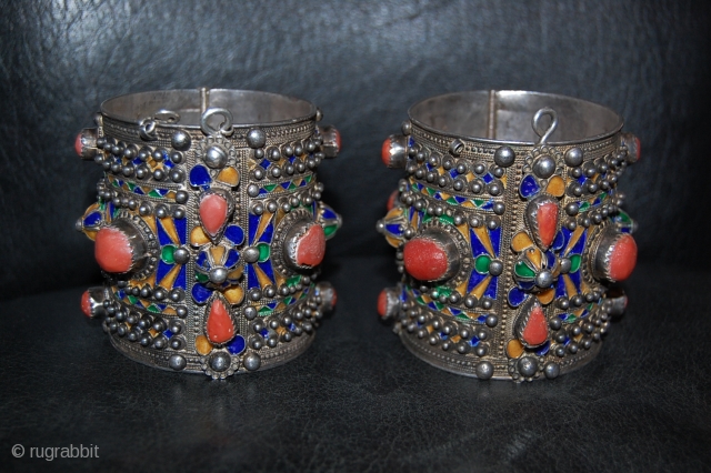 Very Rare spectacular Algerian Bracelet, a perfect Pair in great condition, silver enameled and naturel coral, the size is 8 cm high.           